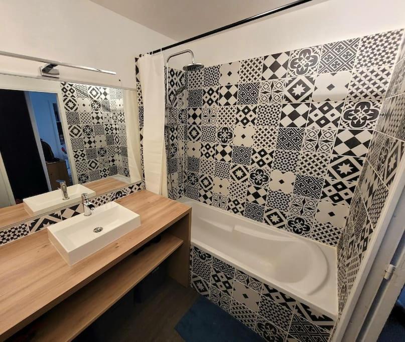 Appartement Avec Jardinet Le Petit Quevilly Bagian luar foto
